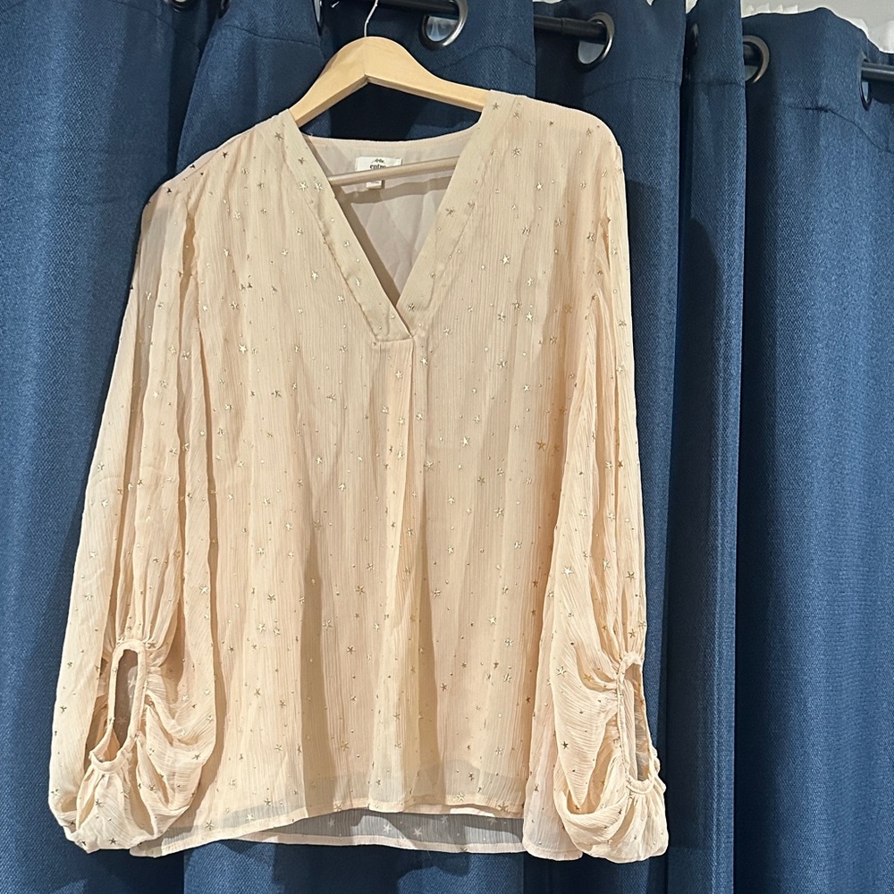 Entro cream/peach V-Neck Blouse with Textured Sleeves